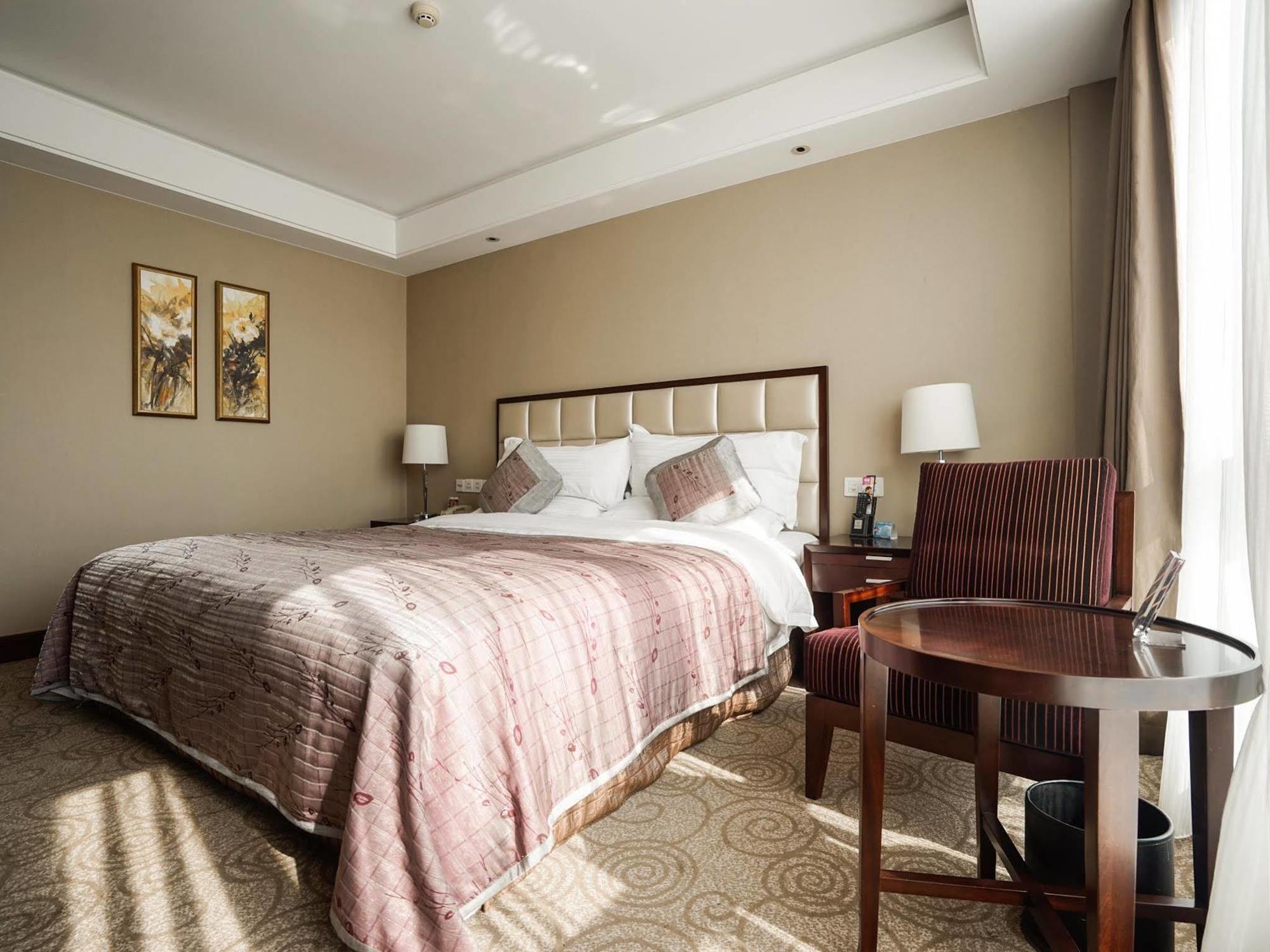 Doubletree By Hilton Shanghai Jing'An Exterior photo